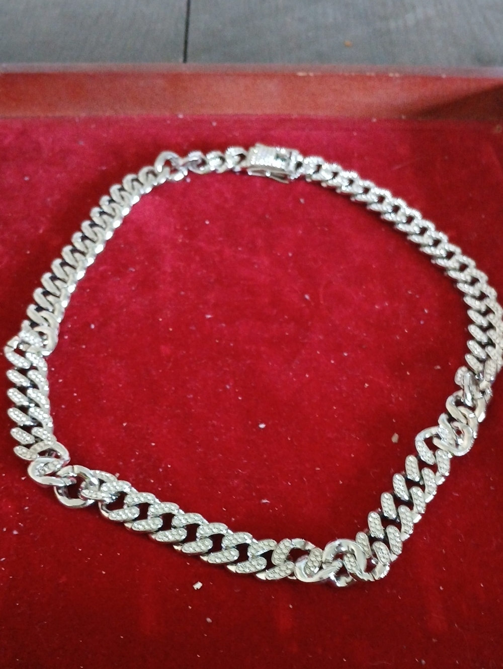 Rhinestone Curb Chain Necklace in Silver
